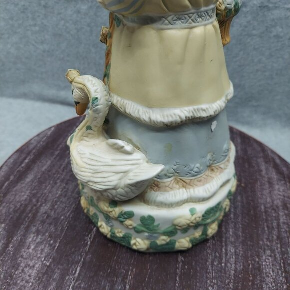 Old World Santa Claus Collectible Porcelain Figurine With Intricate Floral Detai - Picture 11 of 16